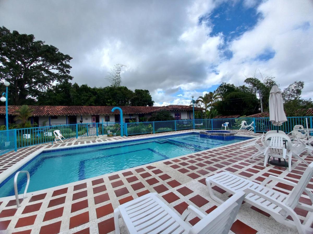 Finca Hotel Villa Del Sol Pueblo Tapao Exteriör bild