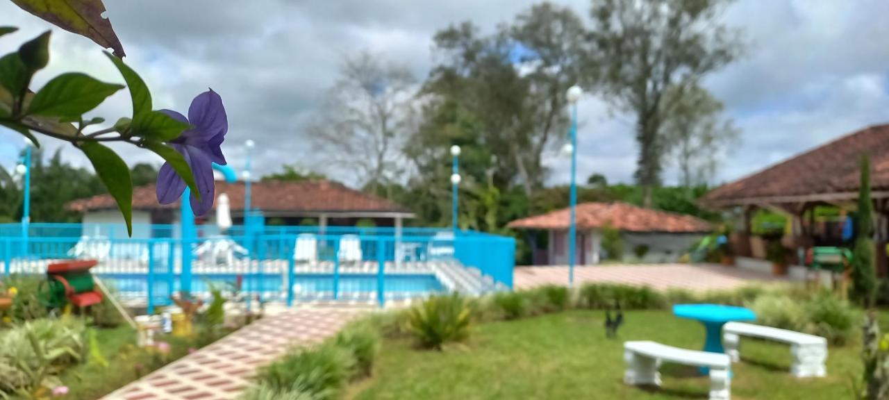 Finca Hotel Villa Del Sol Pueblo Tapao Exteriör bild