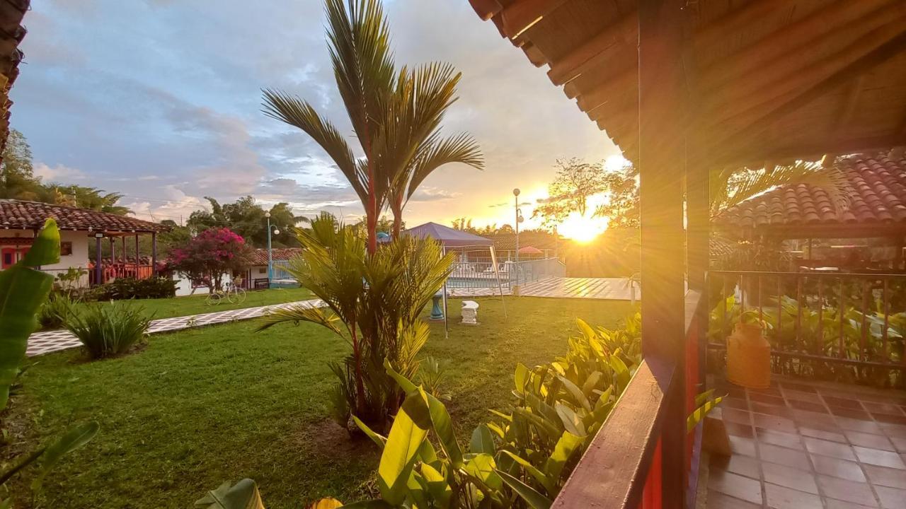 Finca Hotel Villa Del Sol Pueblo Tapao Exteriör bild